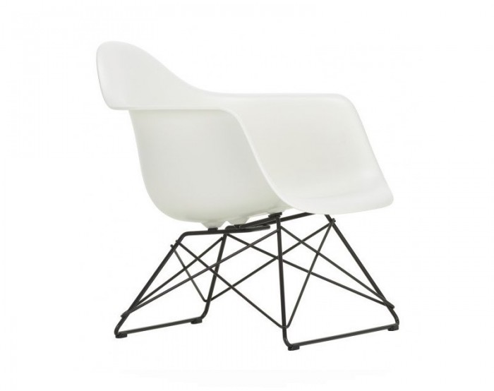 Eames plastic armchair LAR