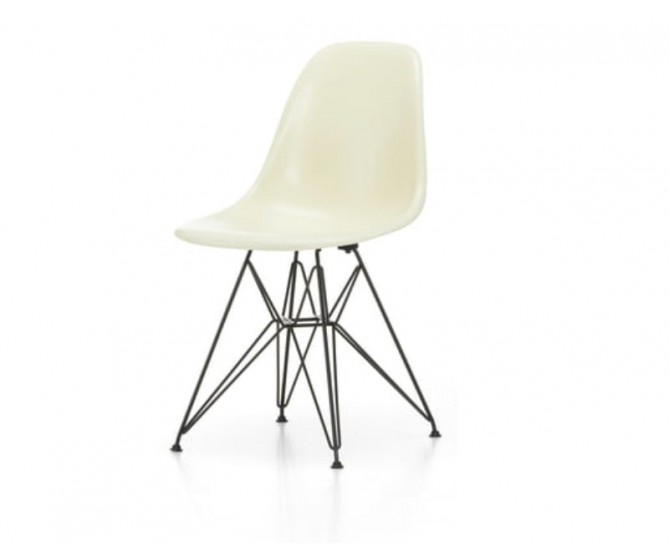 Eames fiberglass side chair DSR