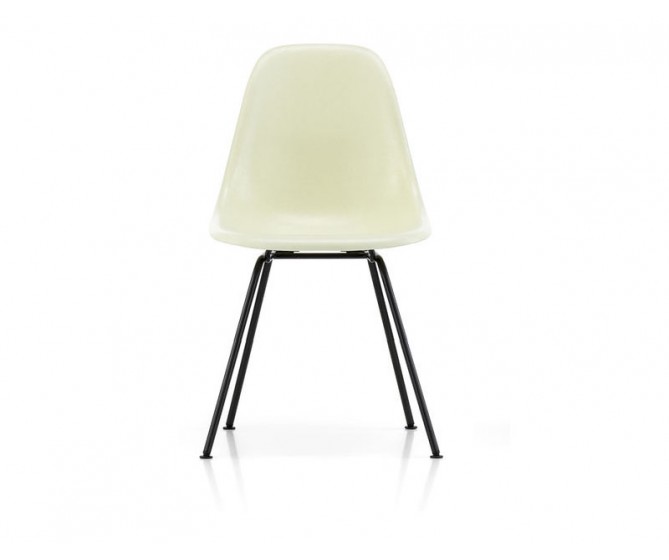 Eames fiberglass side chair DSX