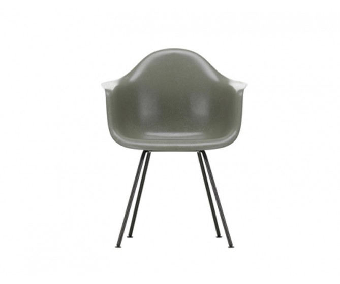 Eames fiberglass armchair DAX